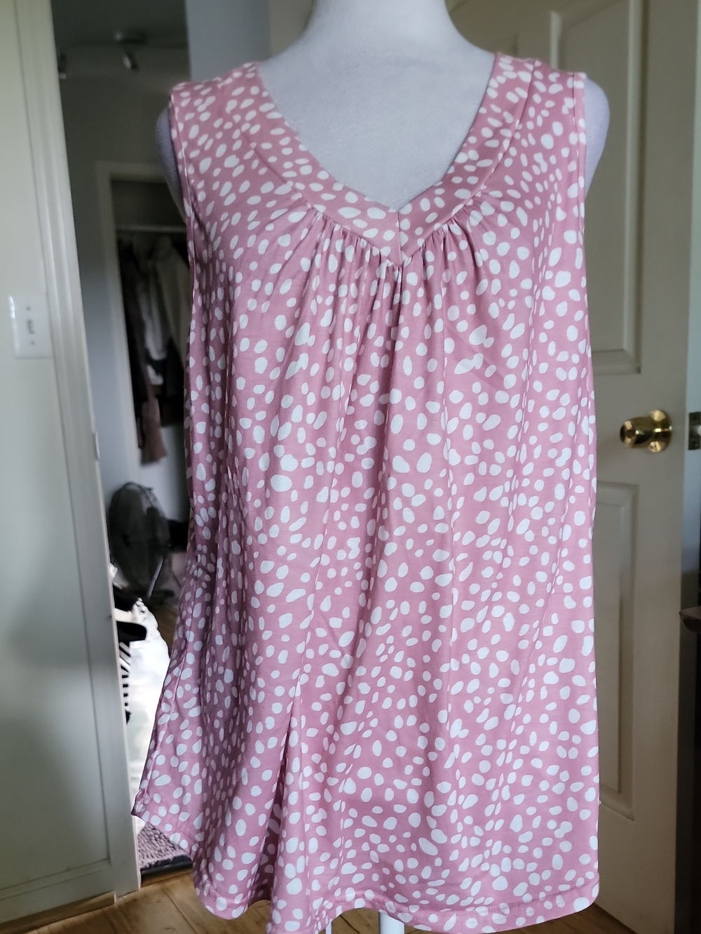 Sleeveless Pink Dot V-Neck Tank Top